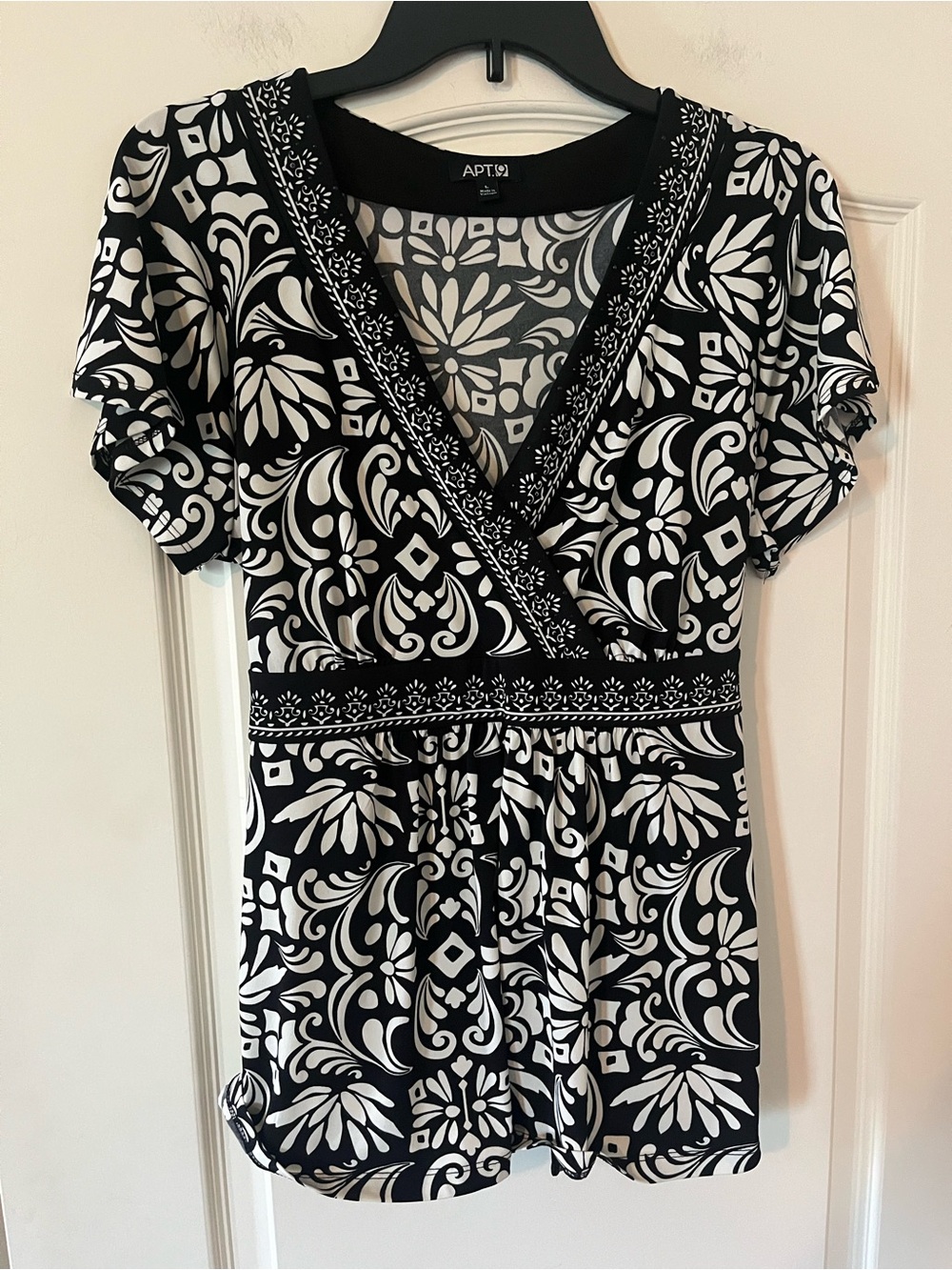 Apt. 9 Black & White Patterned Wrap-Style Women's Top Size Large